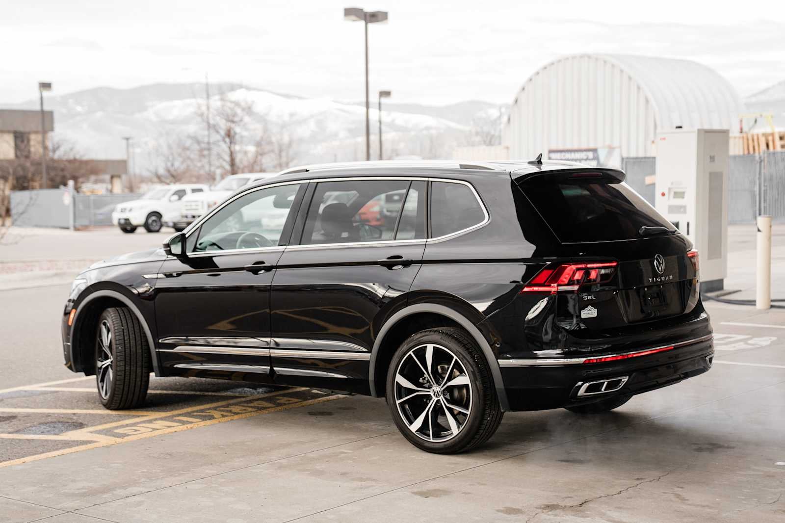2024 Volkswagen Tiguan SEL R-Line