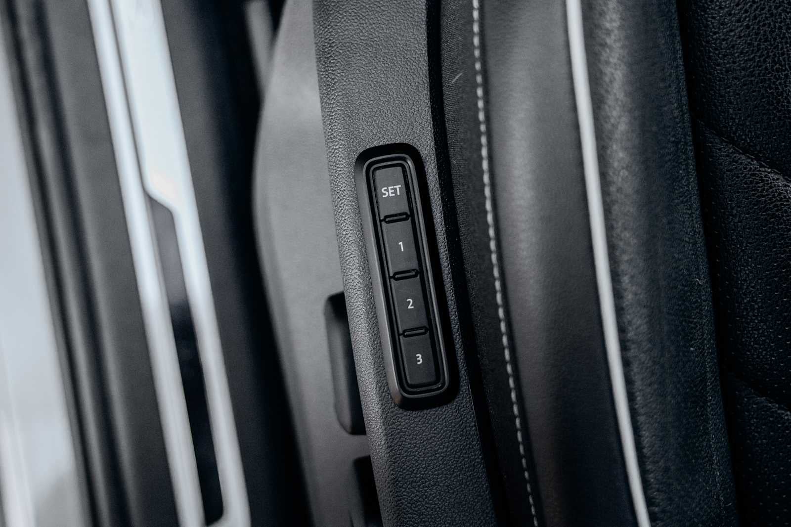 2024 Volkswagen Tiguan SEL R-Line