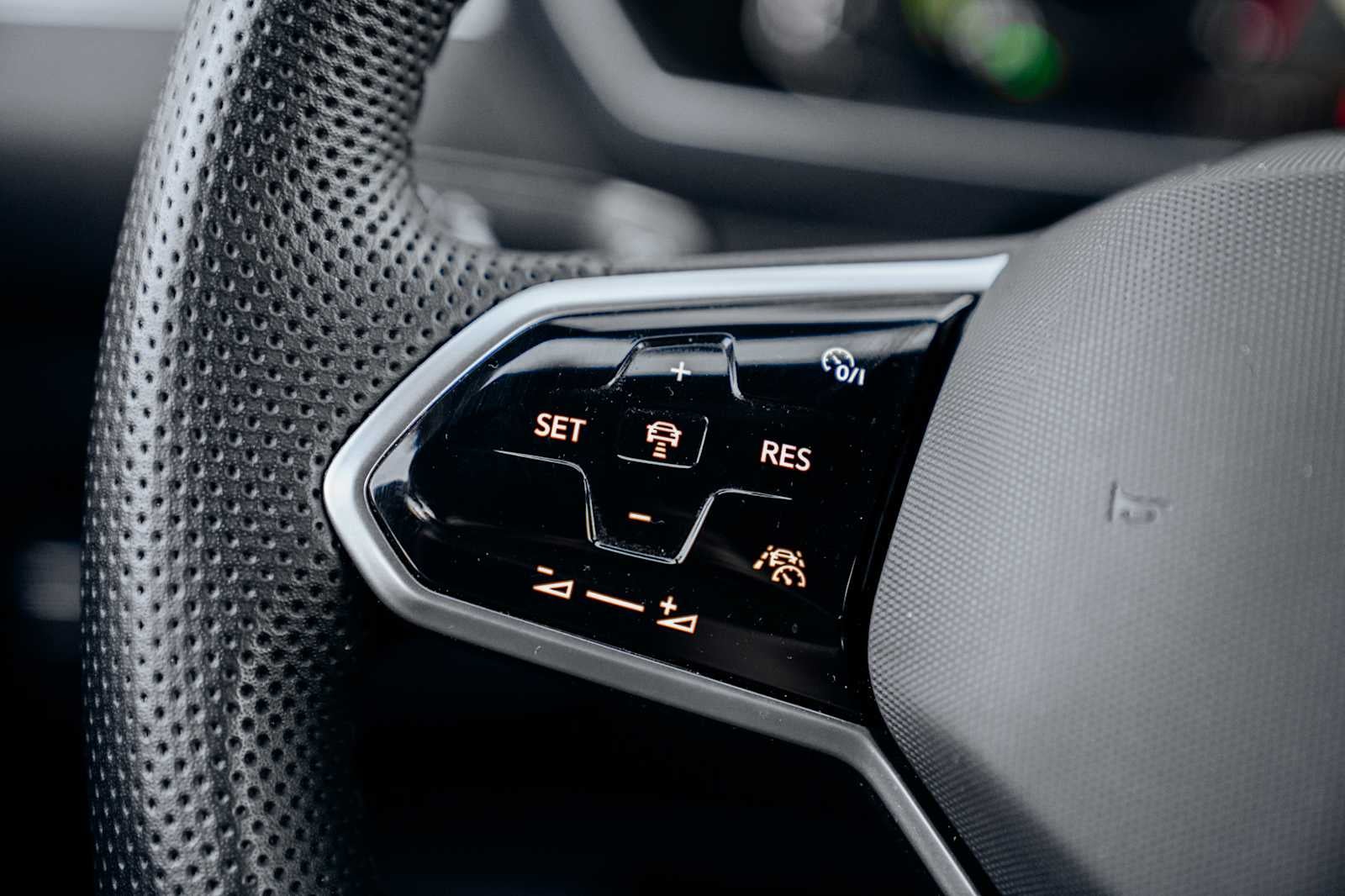 2024 Volkswagen Tiguan SEL R-Line