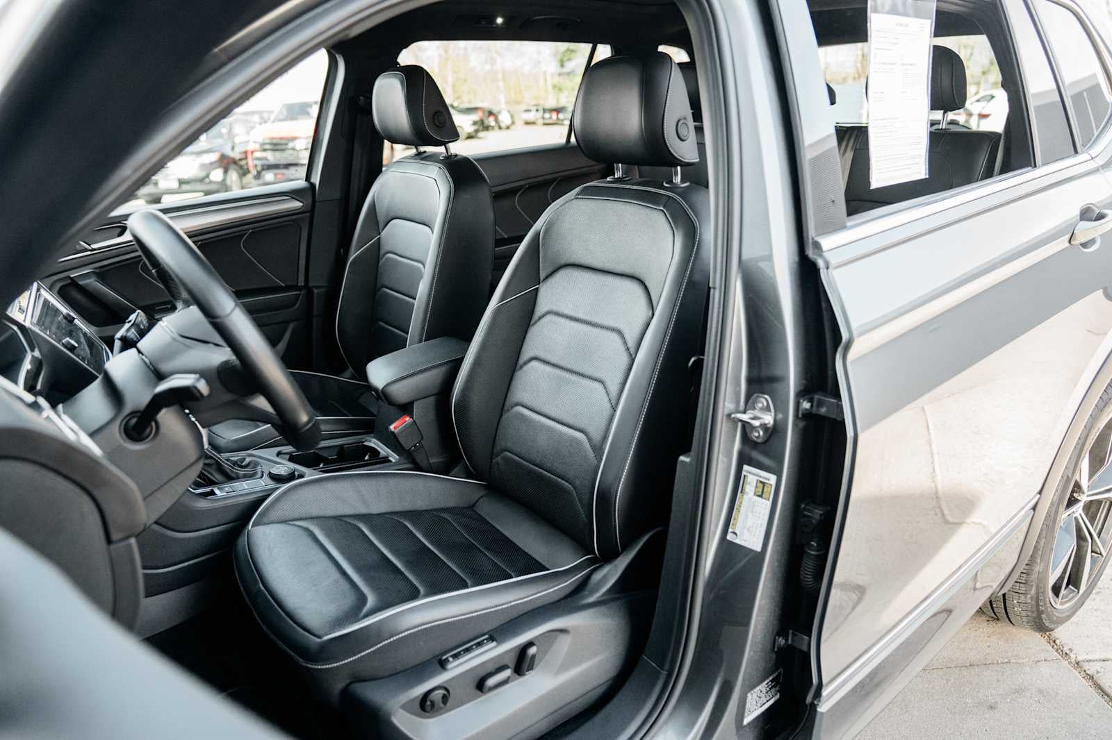 2024 Volkswagen Tiguan SEL R-Line
