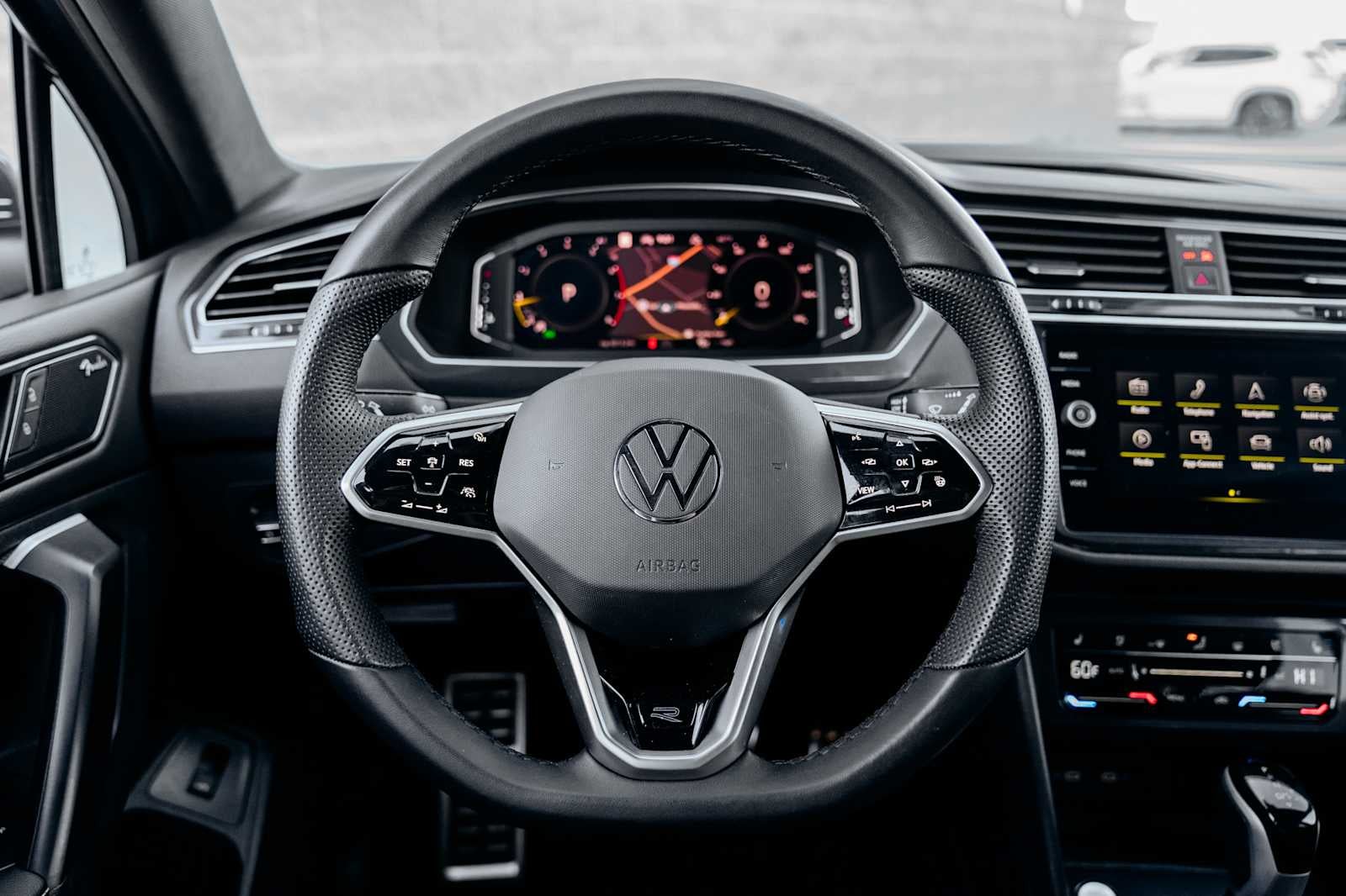 2024 Volkswagen Tiguan SEL R-Line
