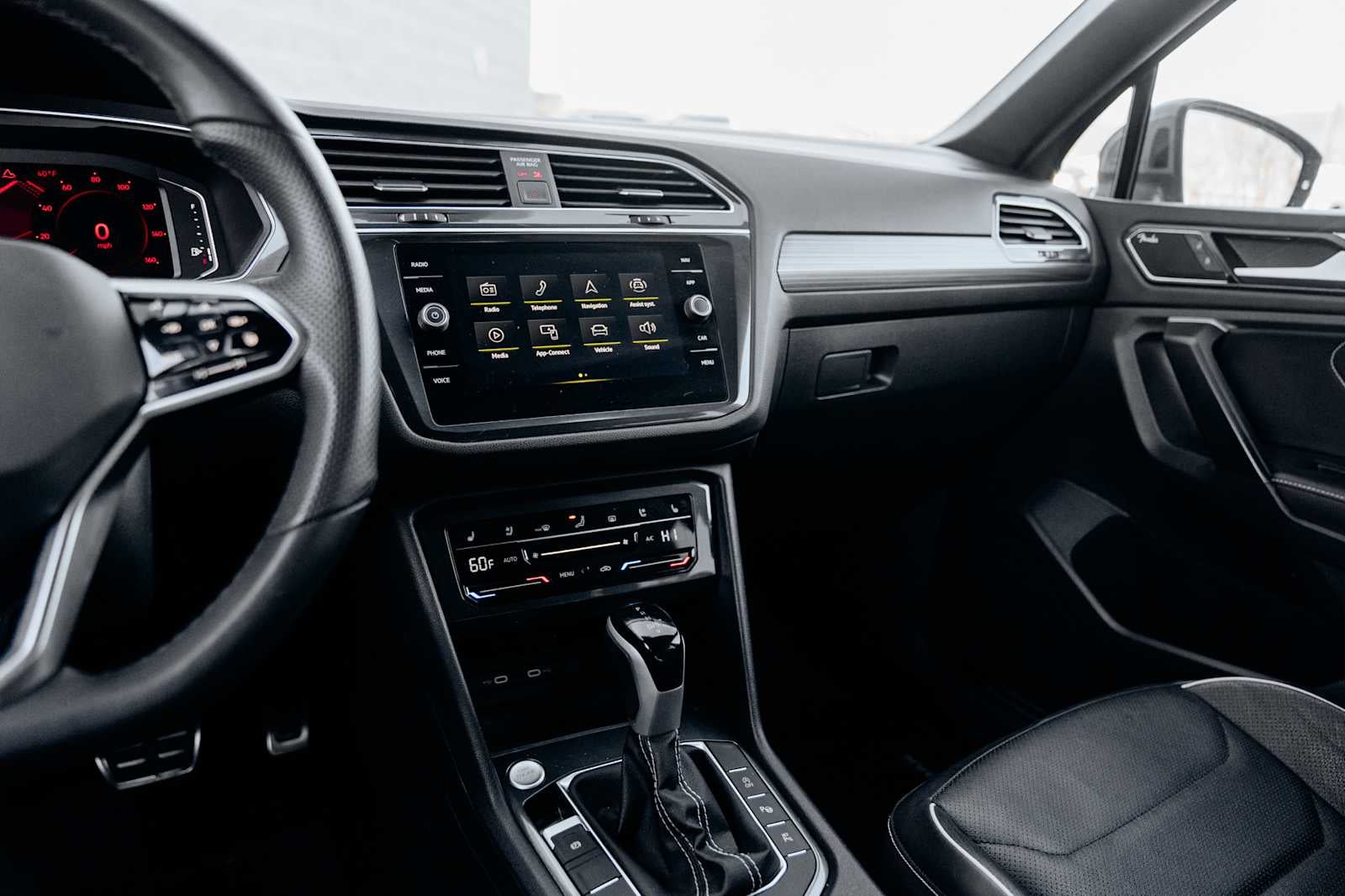 2024 Volkswagen Tiguan SEL R-Line