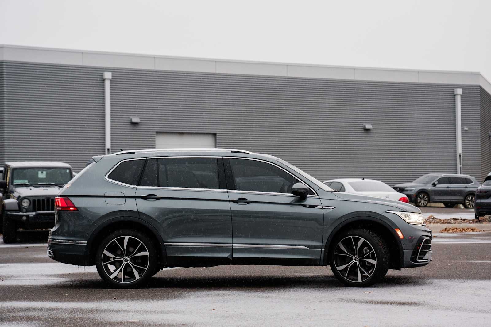 2024 Volkswagen Tiguan SEL R-Line