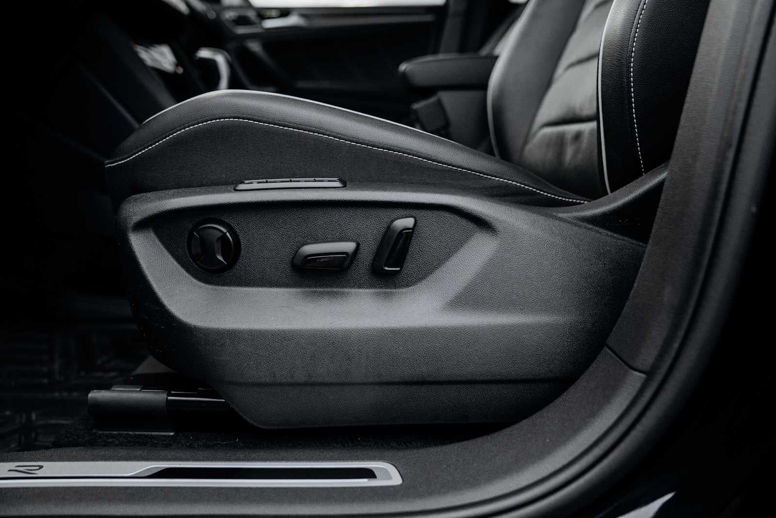 2022 Volkswagen Tiguan SEL R-Line