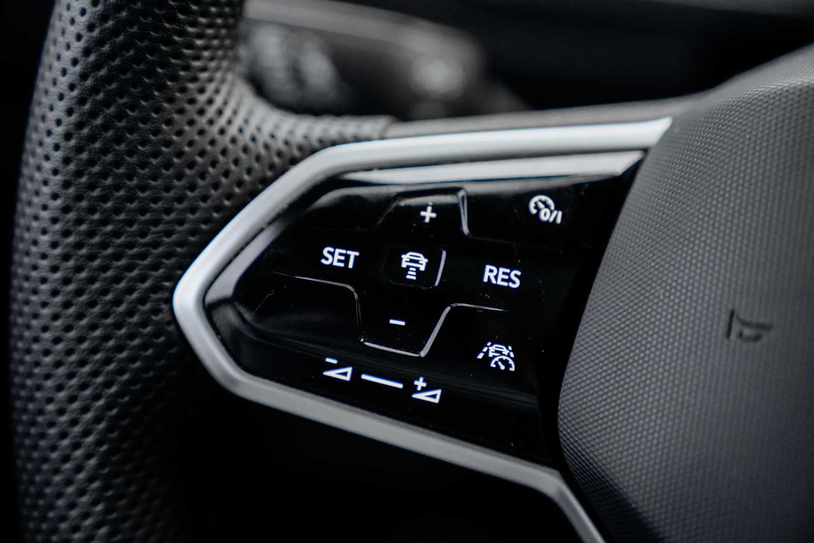 2022 Volkswagen Tiguan SEL R-Line