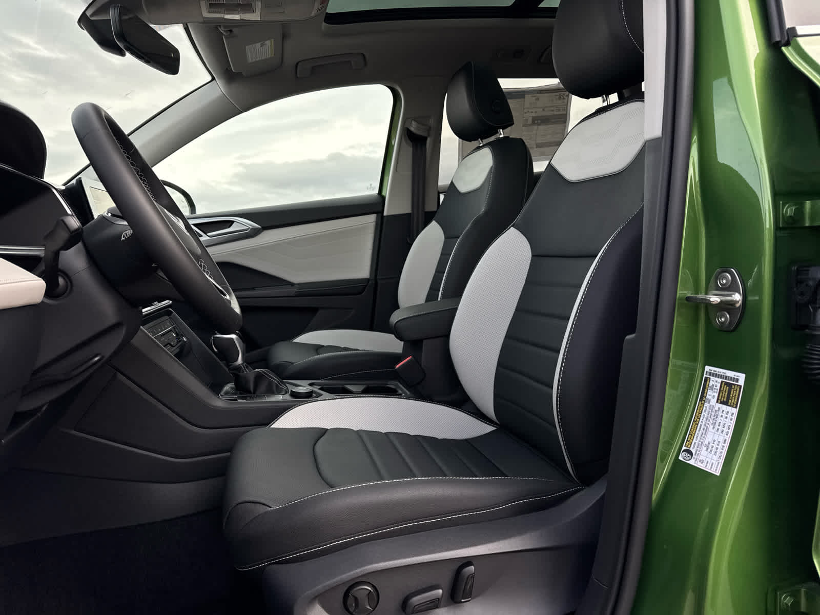 2025 Volkswagen Taos 1.5T SEL