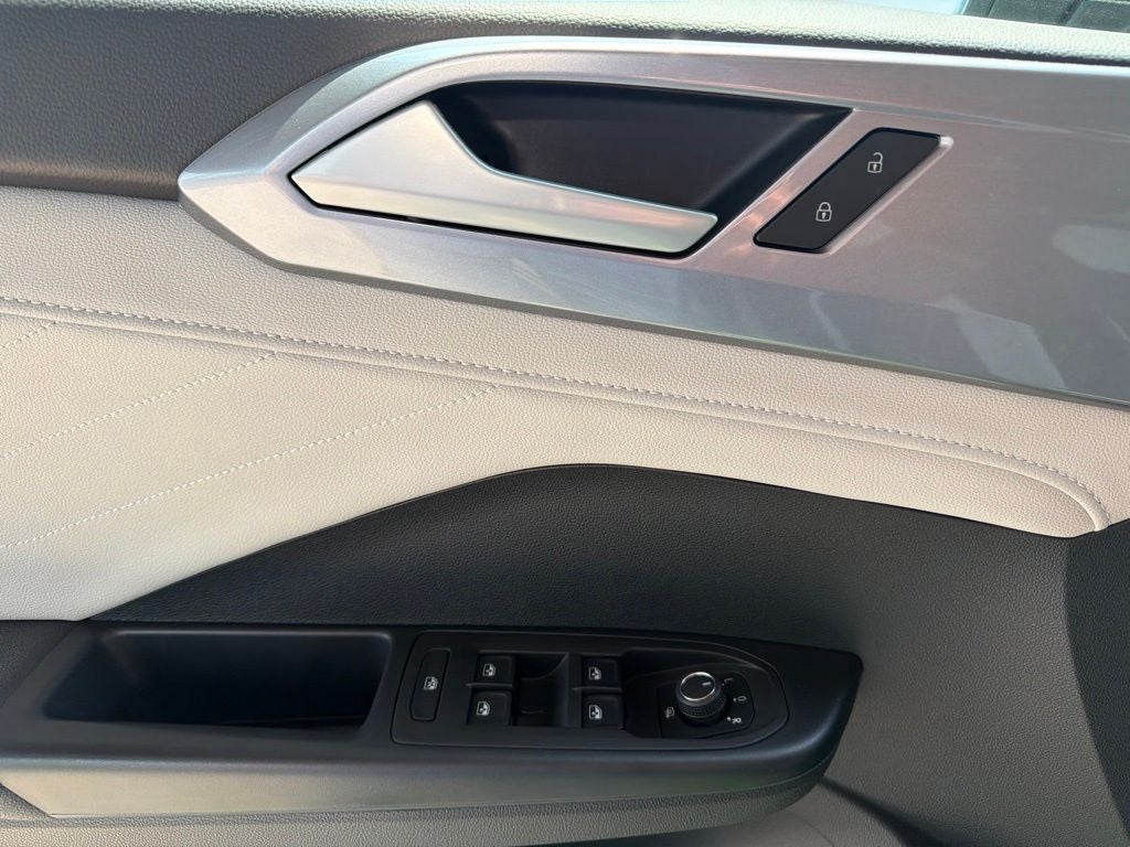 2025 Volkswagen Taos SEL