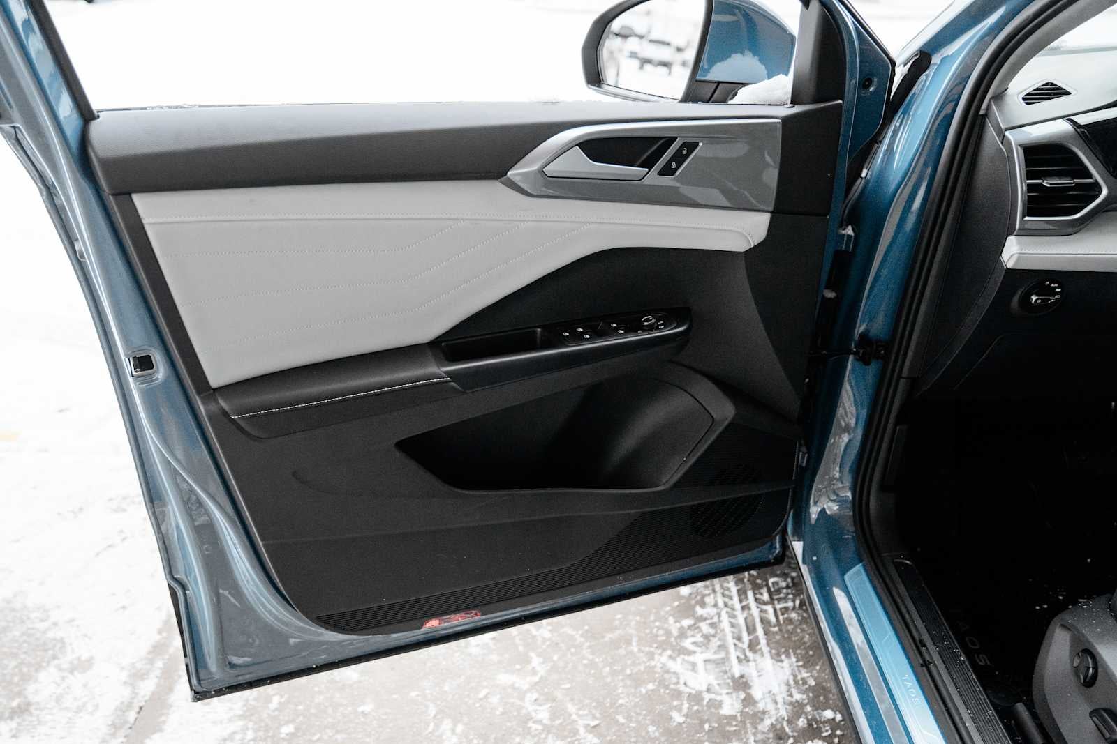 2026 Volkswagen Taos SEL 4MOTION