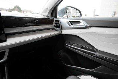 2026 Volkswagen Taos SEL 4MOTION