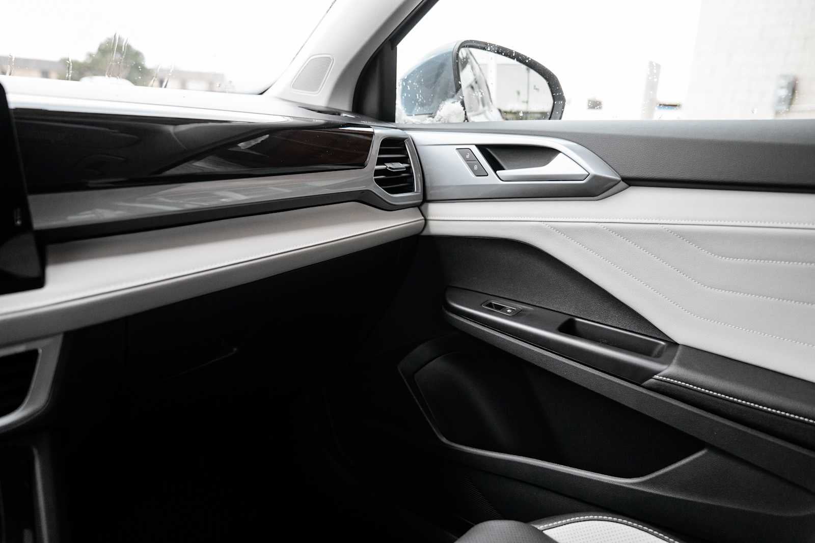 2026 Volkswagen Taos SEL 4MOTION