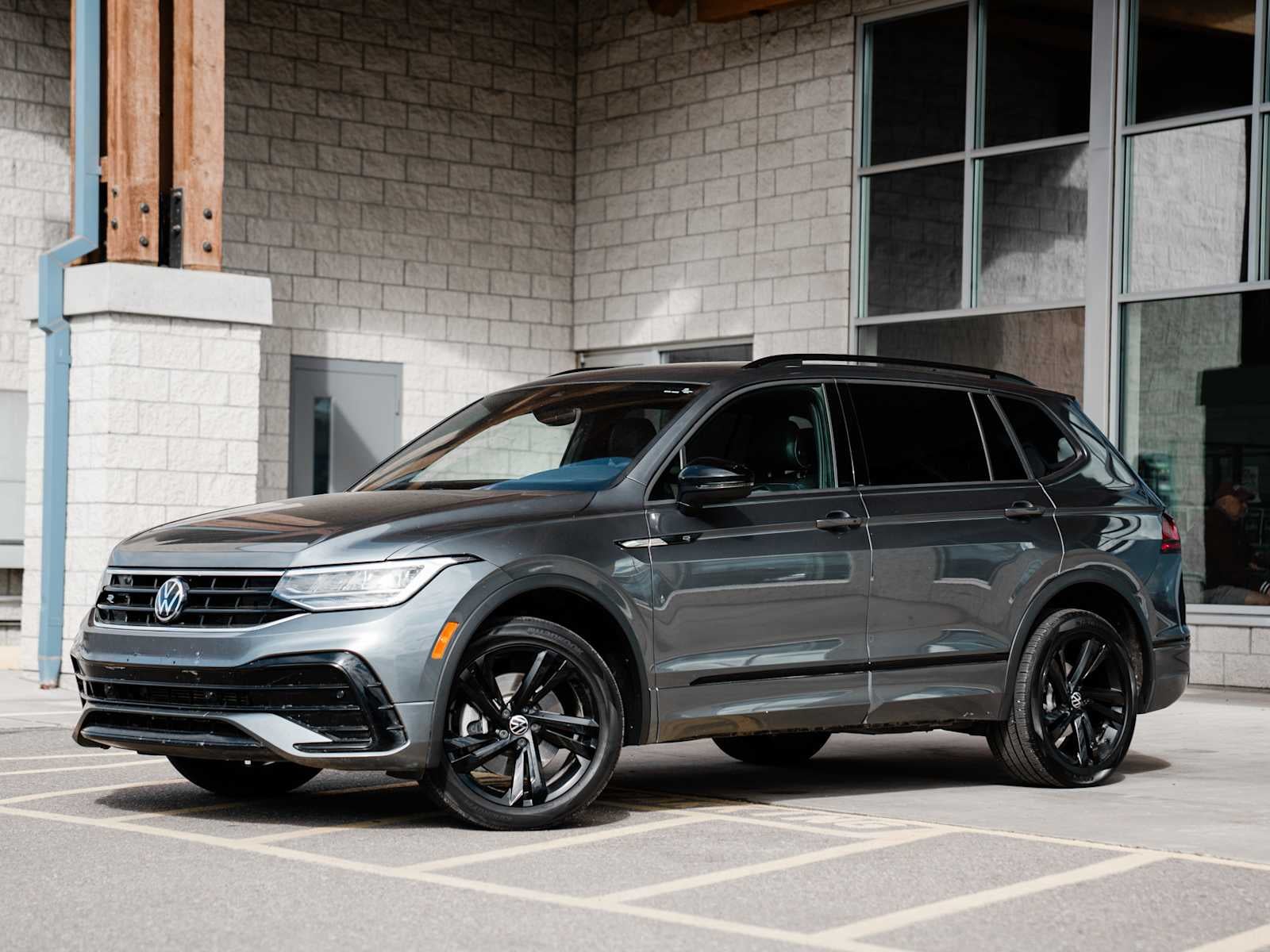 2023 Volkswagen Tiguan SE R-Line Black