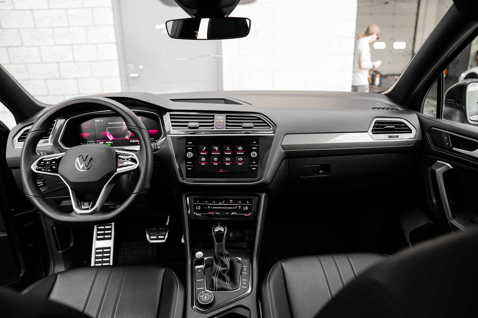 2023 Volkswagen Tiguan SE R-Line Black