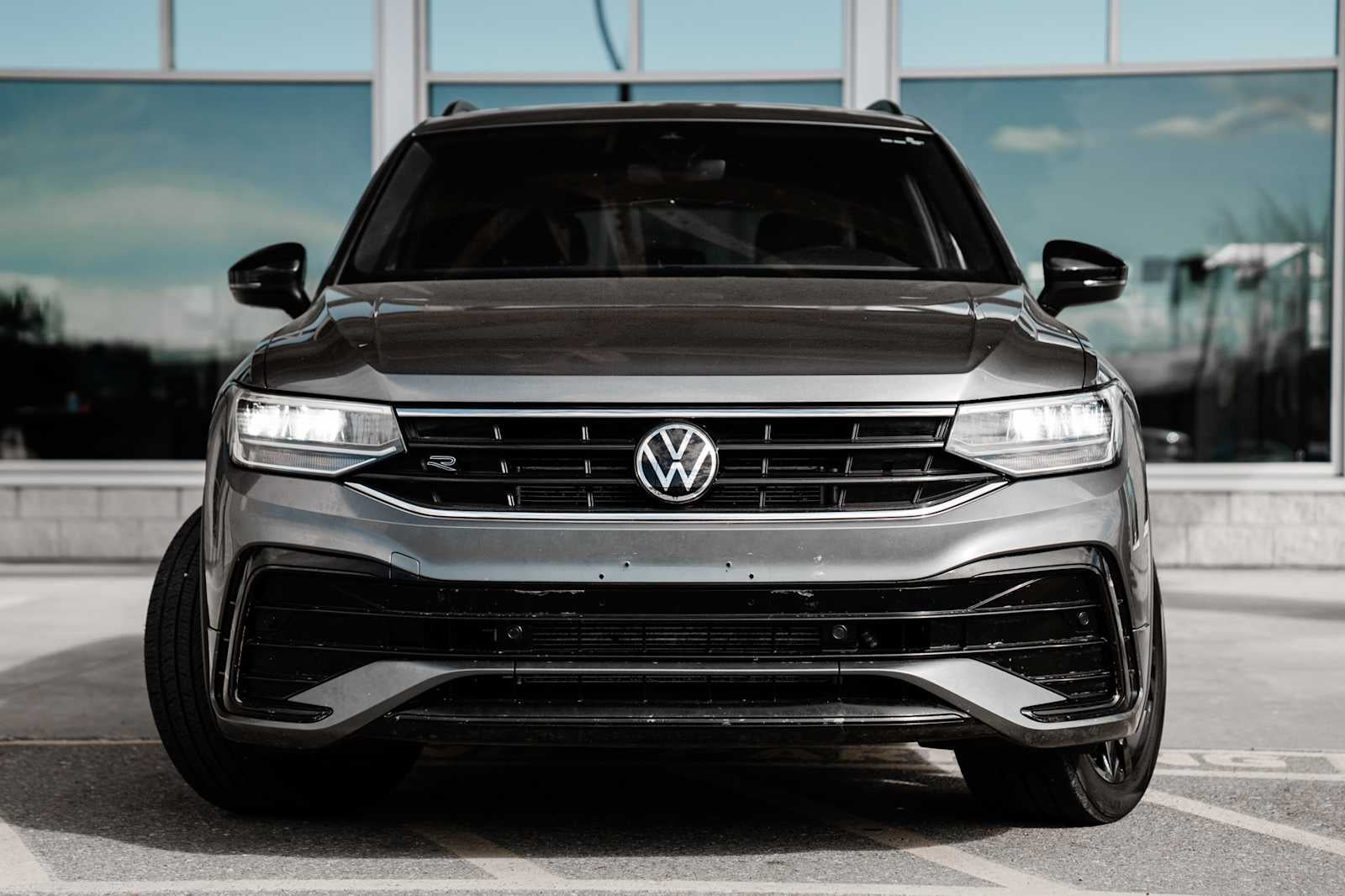 2023 Volkswagen Tiguan SE R-Line Black
