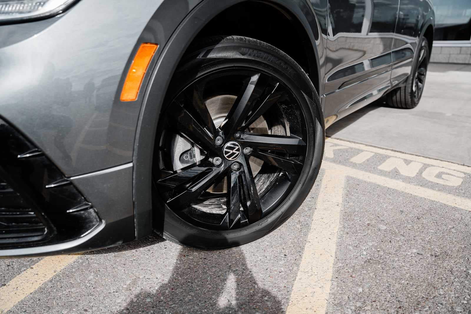 2023 Volkswagen Tiguan SE R-Line Black