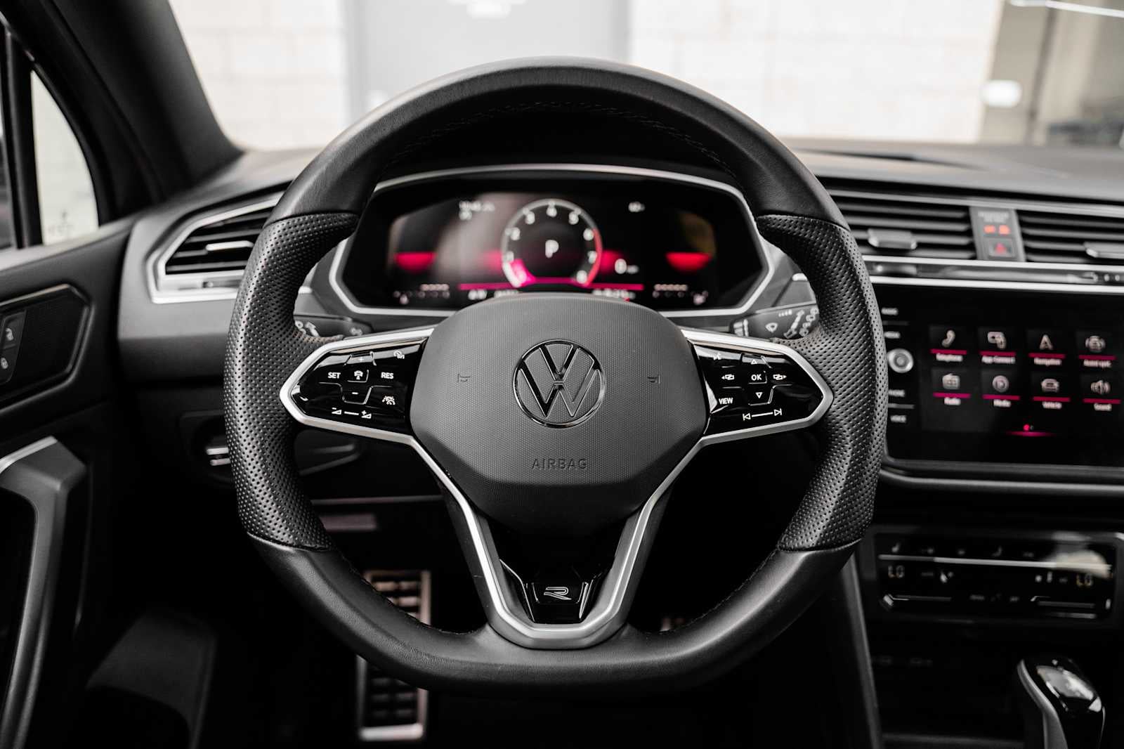 2023 Volkswagen Tiguan SE R-Line Black