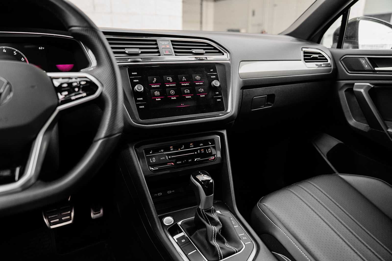 2023 Volkswagen Tiguan SE R-Line Black