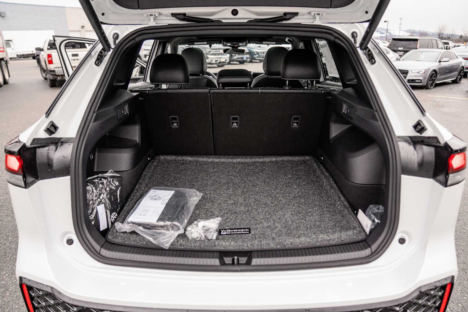 2026 Volkswagen Tiguan SE R-Line AWD