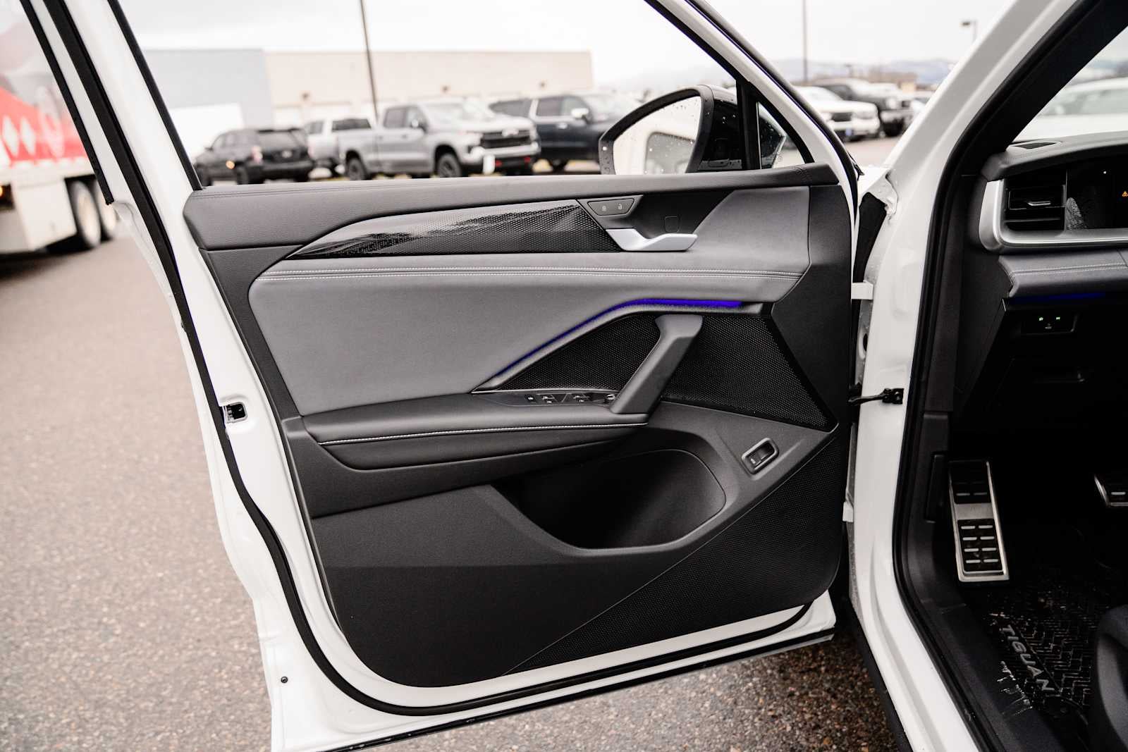 2026 Volkswagen Tiguan SE R-Line AWD