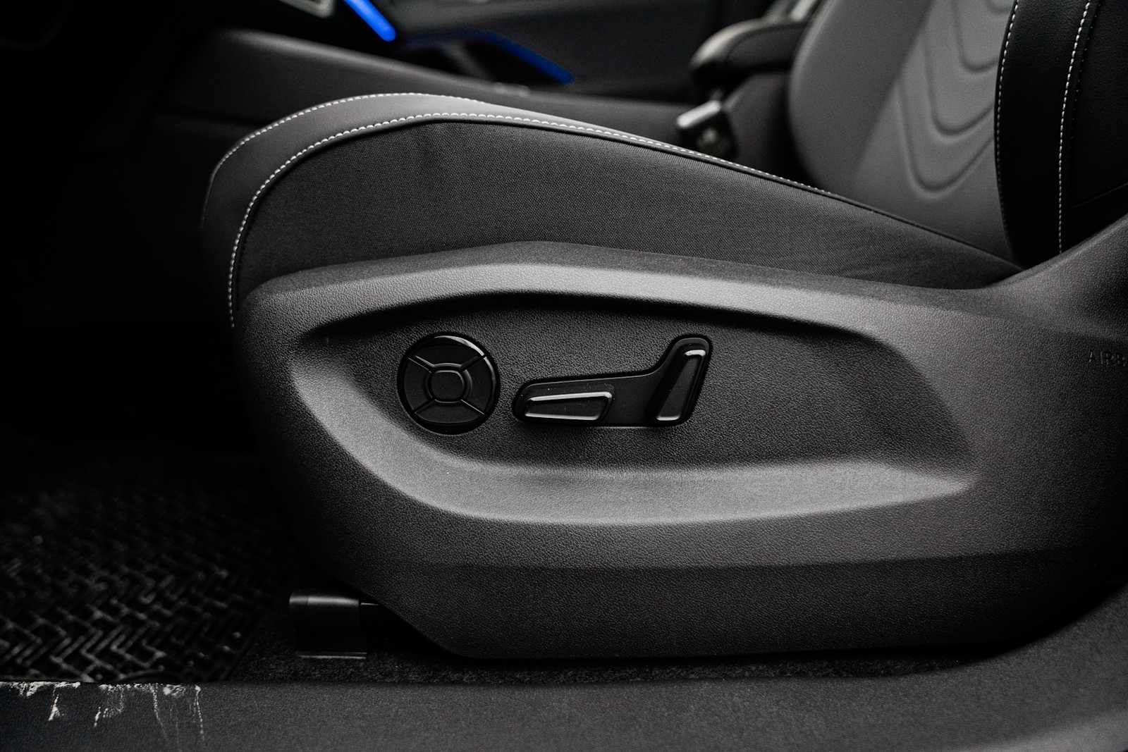 2026 Volkswagen Tiguan SE R-Line AWD