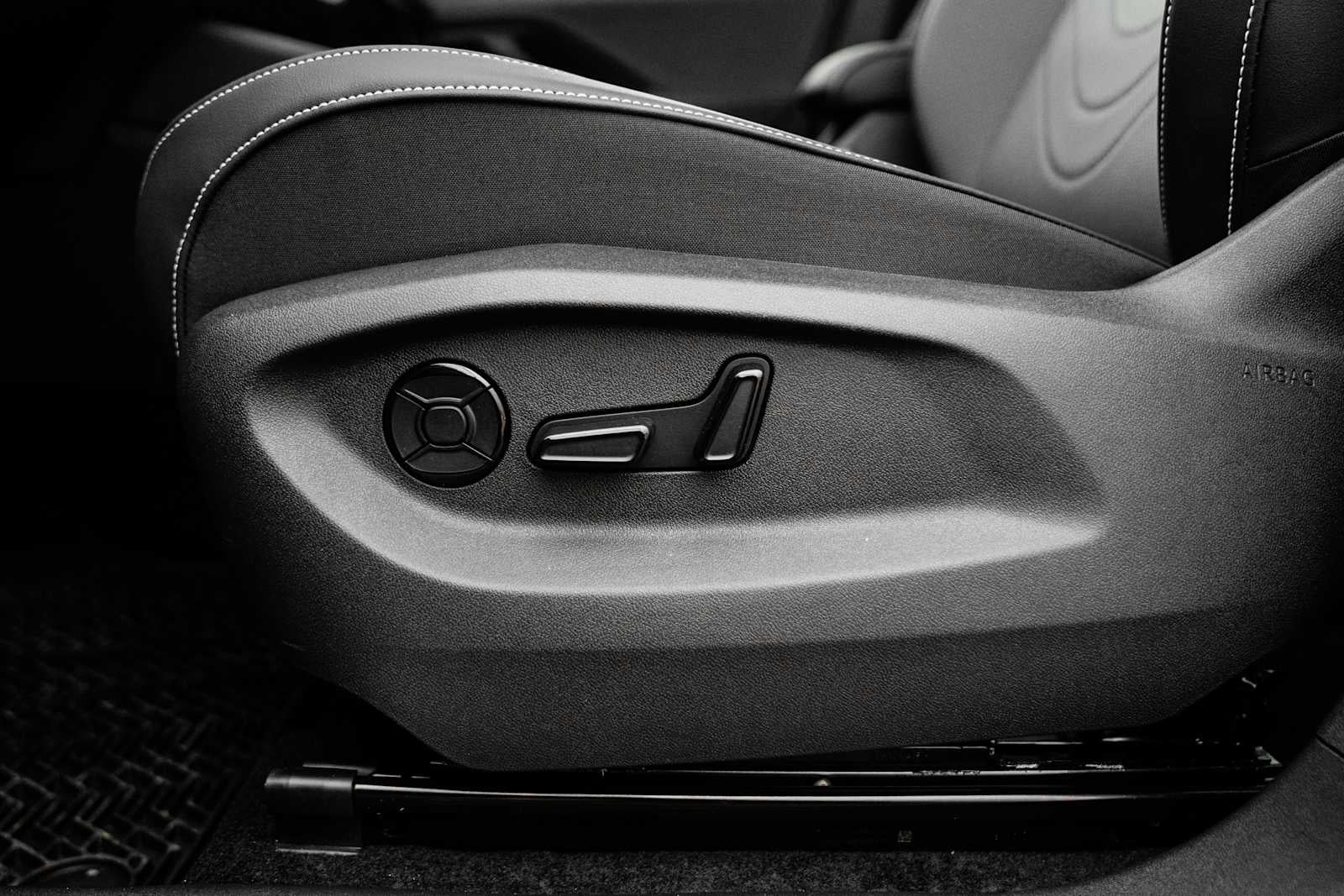 2026 Volkswagen Tiguan SE R-Line AWD