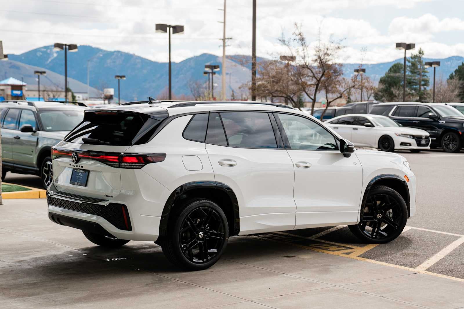 2026 Volkswagen Tiguan 2.0T SE R-Line Black