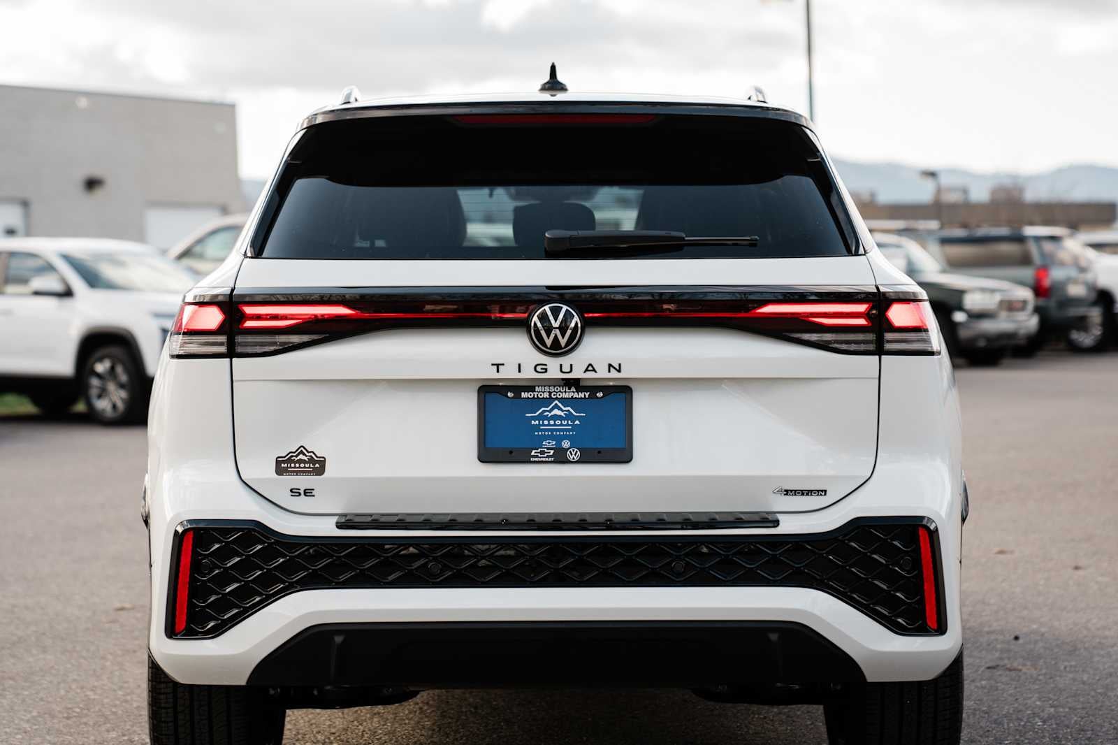 2026 Volkswagen Tiguan 2.0T SE R-Line Black