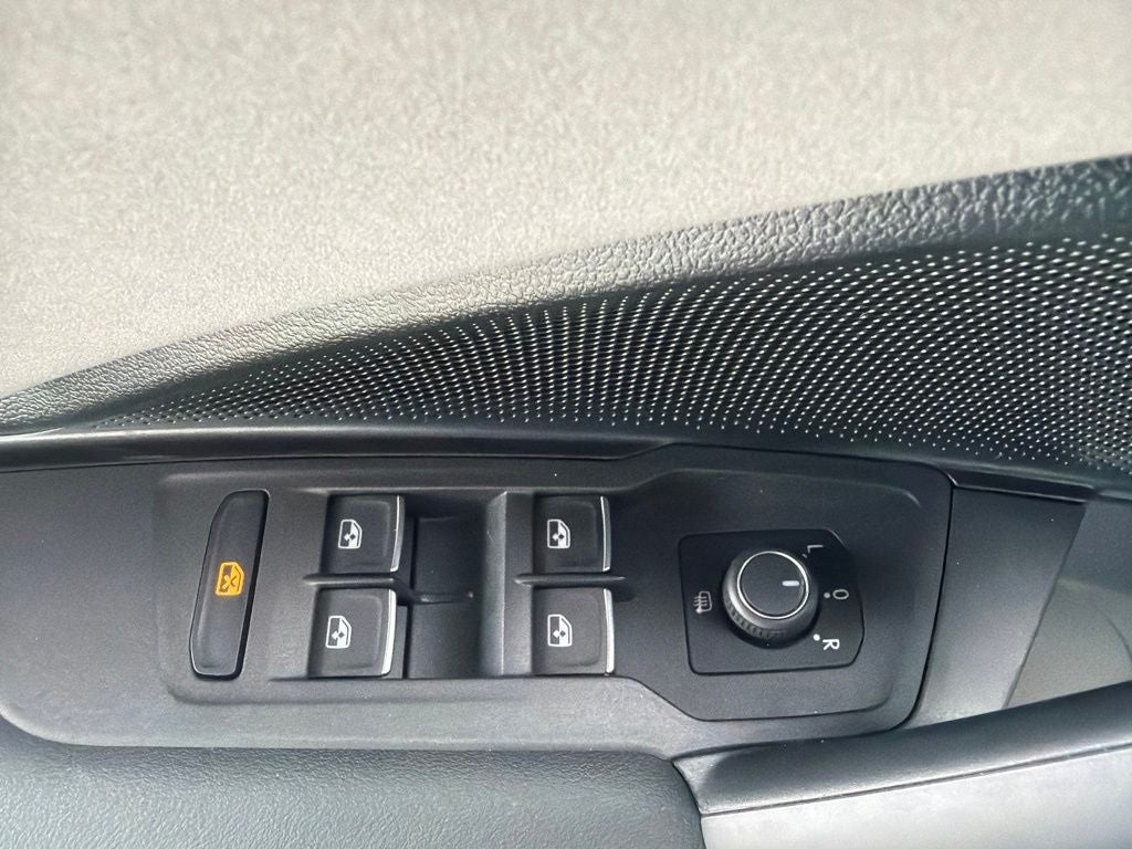 2025 Volkswagen Tiguan SE R-Line Black