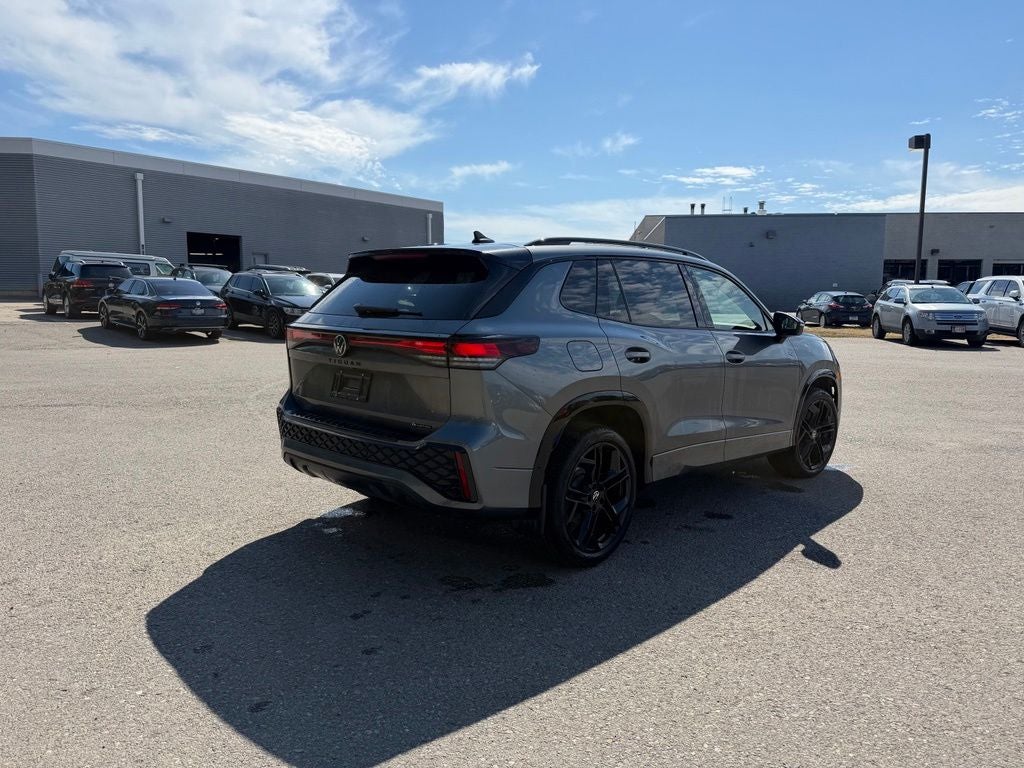 2025 Volkswagen Tiguan SE R-Line Black
