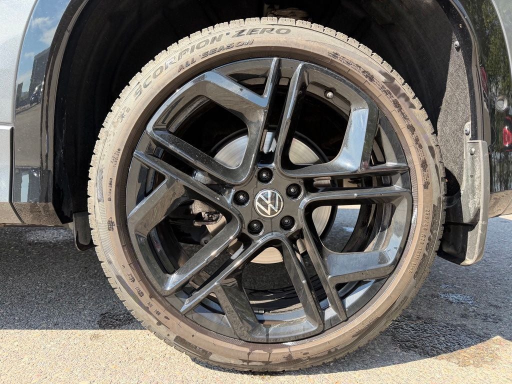 2025 Volkswagen Tiguan SE R-Line Black
