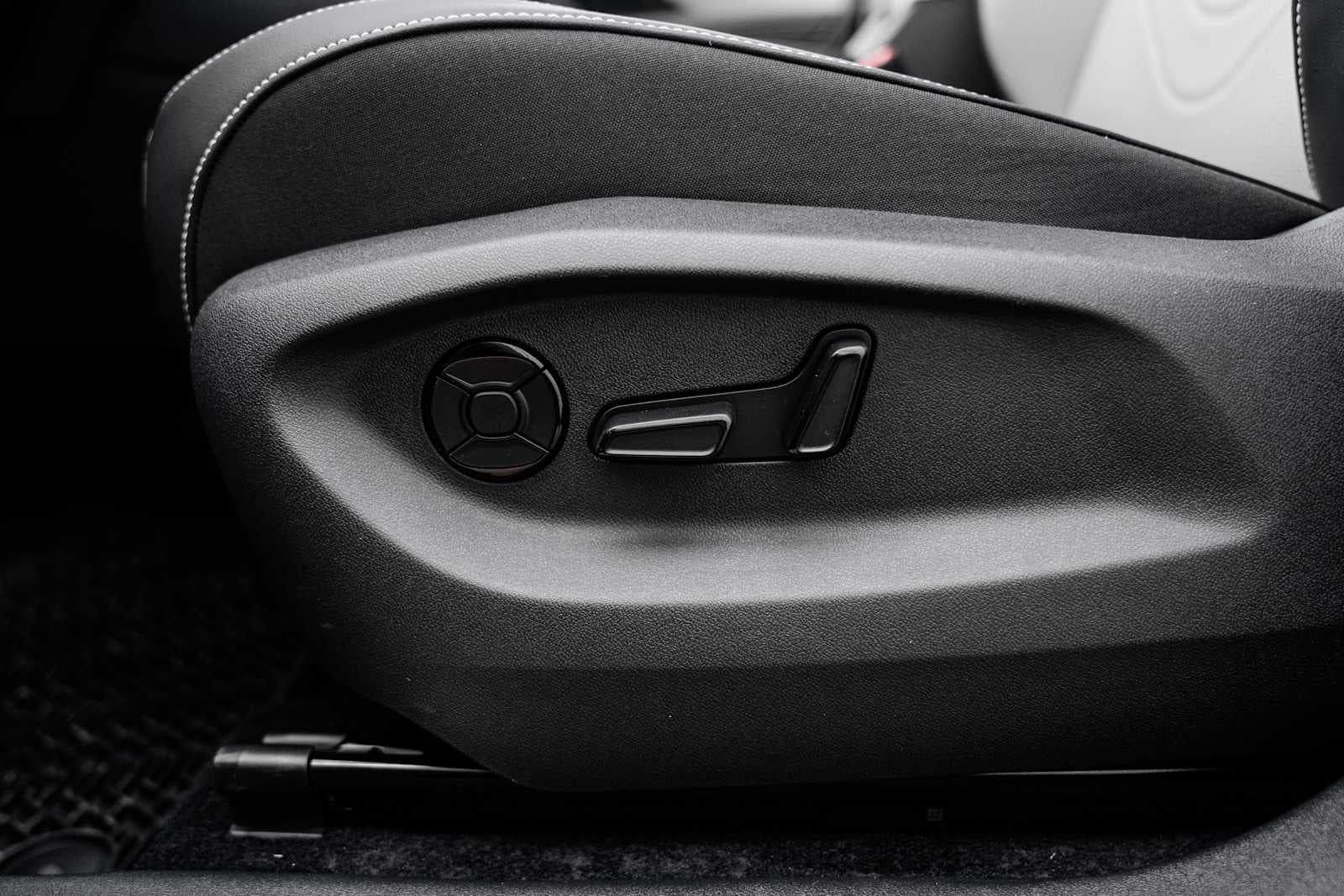 2026 Volkswagen Tiguan SE R-Line AWD