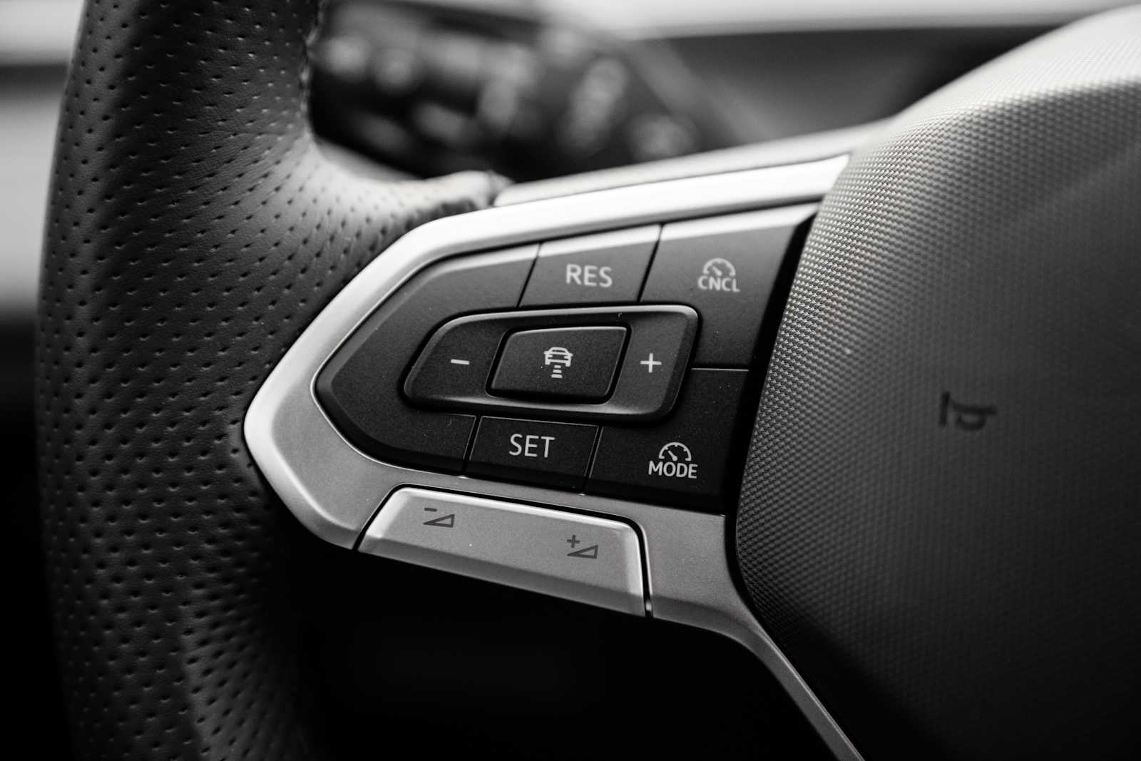 2026 Volkswagen Tiguan SE R-Line AWD