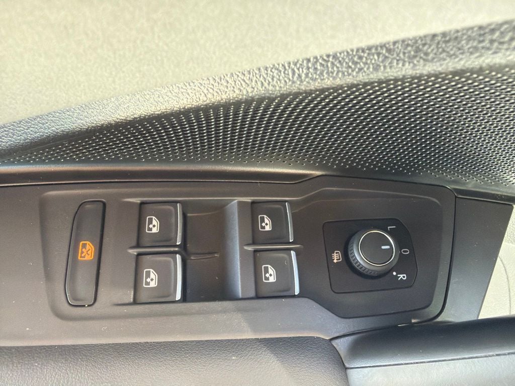 2025 Volkswagen Tiguan SE R-Line Black