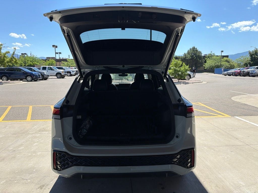 2025 Volkswagen Tiguan SE R-Line Black