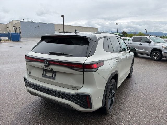 2025 Volkswagen Tiguan SE R-Line Black