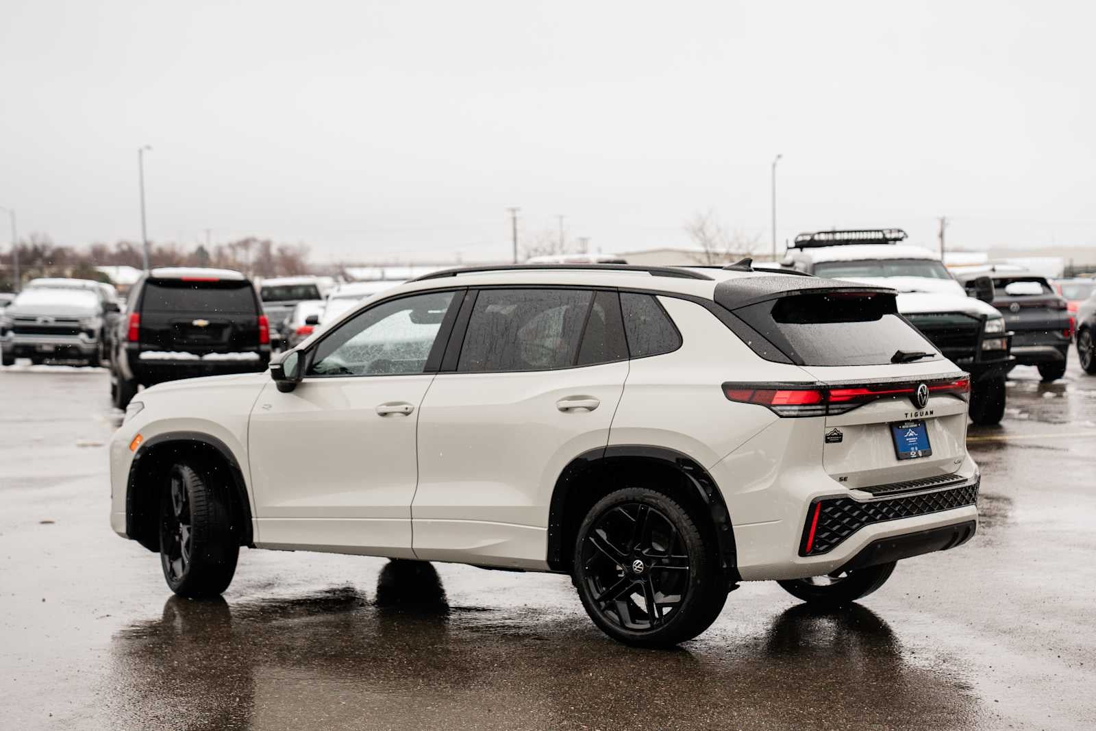 2026 Volkswagen Tiguan 2.0T SE R-Line Black