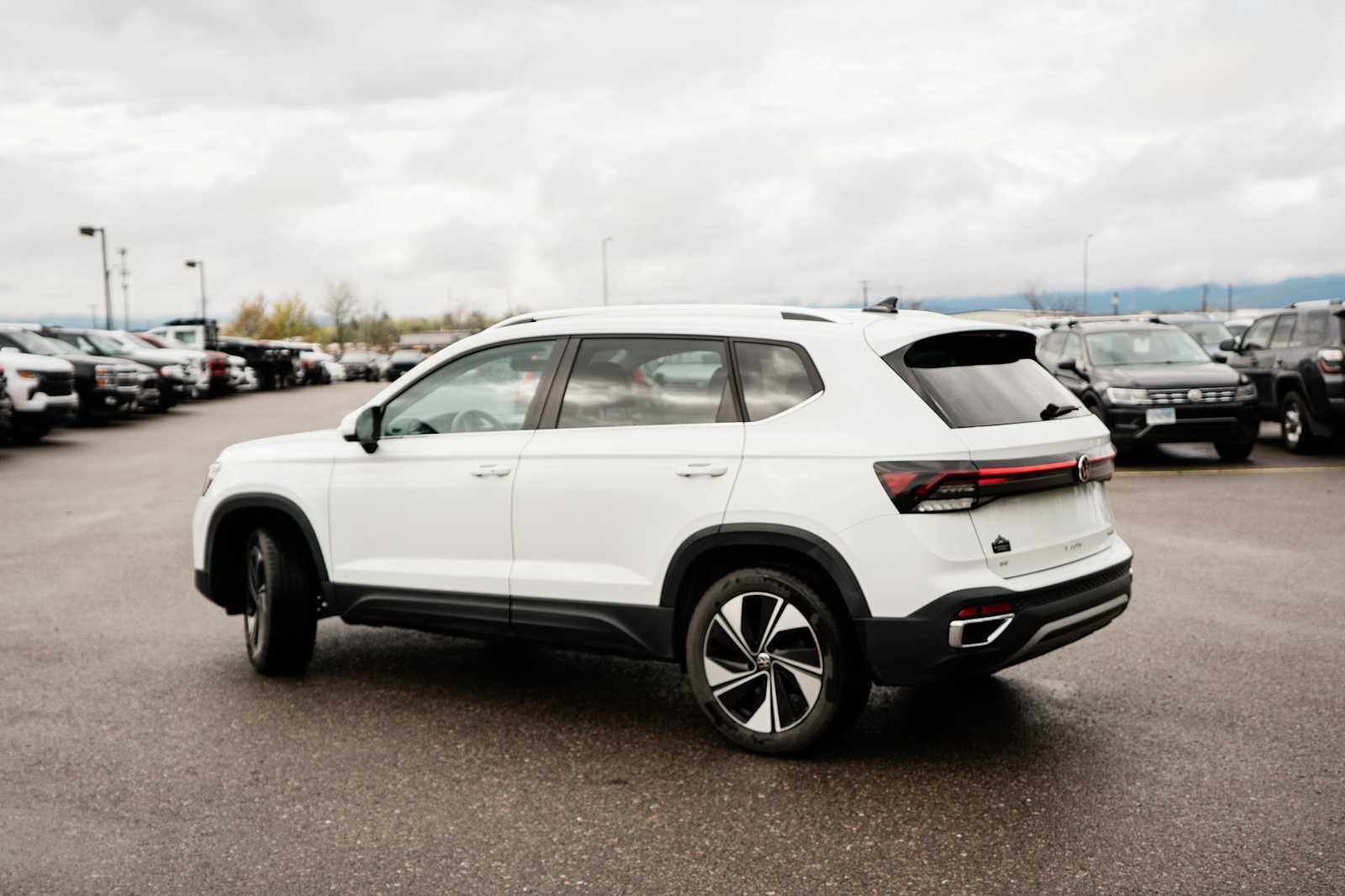 2025 Volkswagen Taos SE