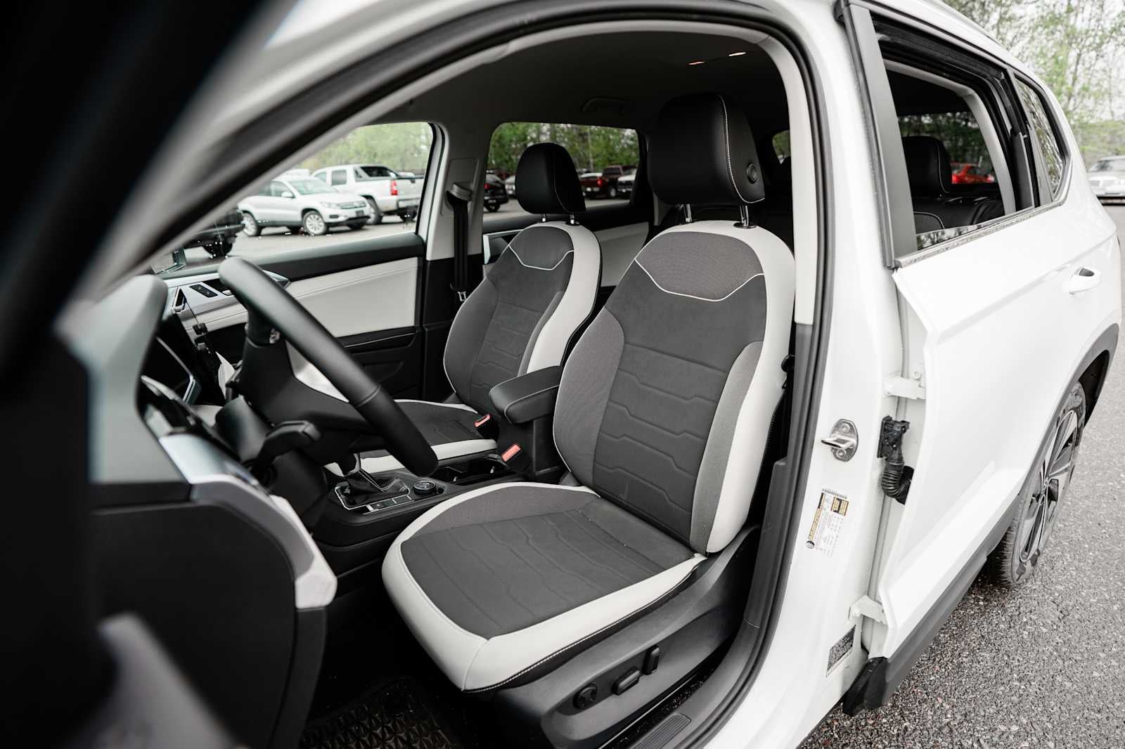 2025 Volkswagen Taos SE