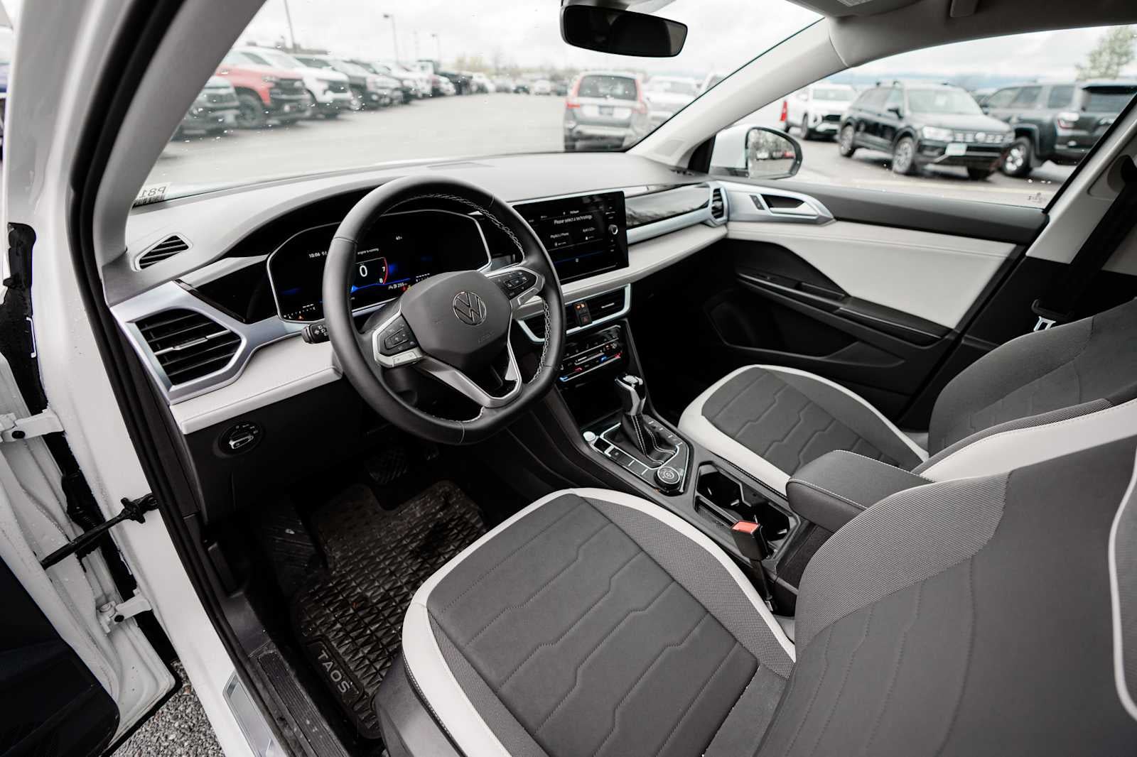 2025 Volkswagen Taos SE