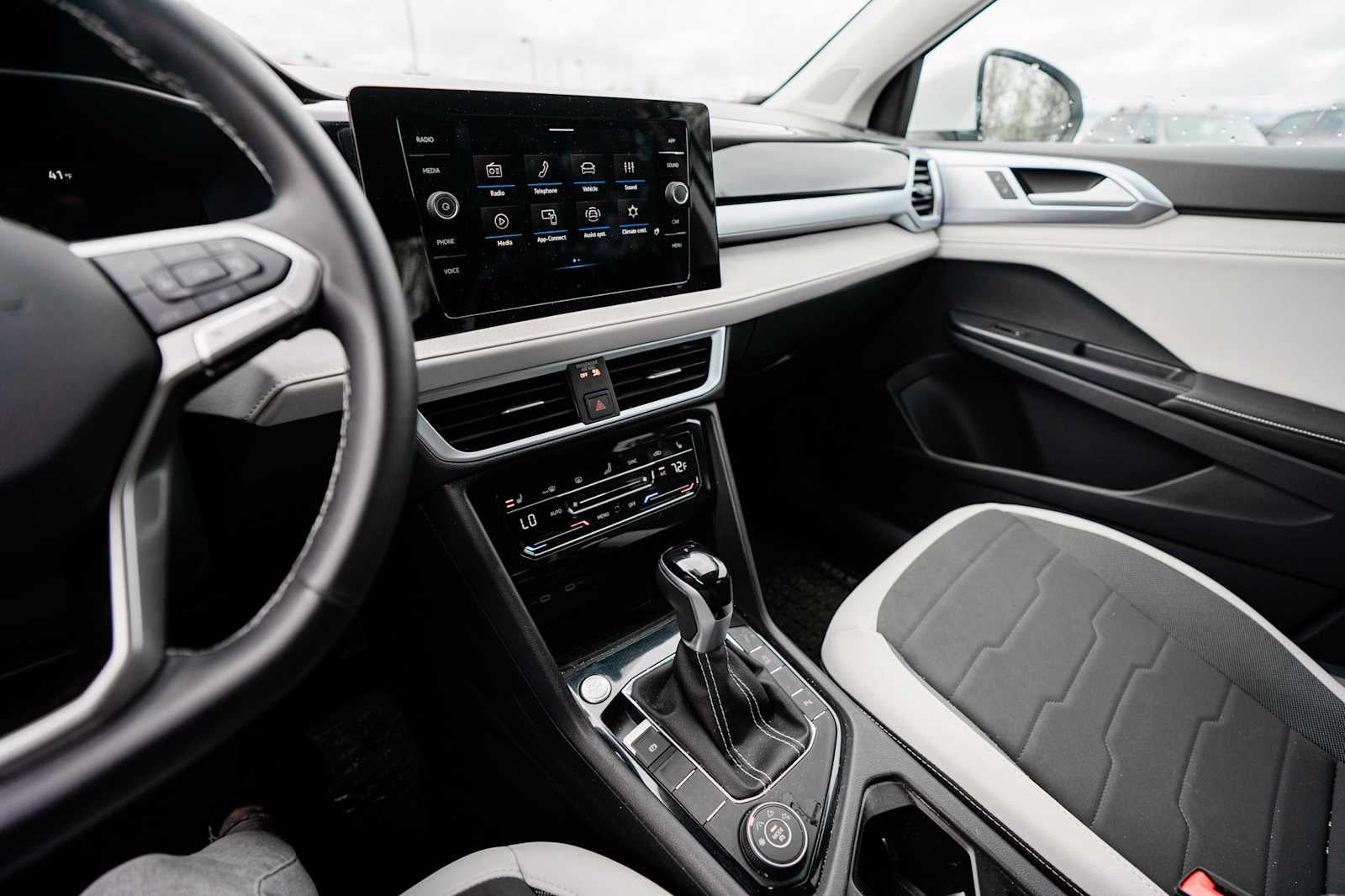 2025 Volkswagen Taos SE