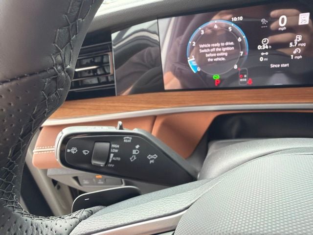 2026 Volkswagen Tiguan 2.0T SEL R-Line