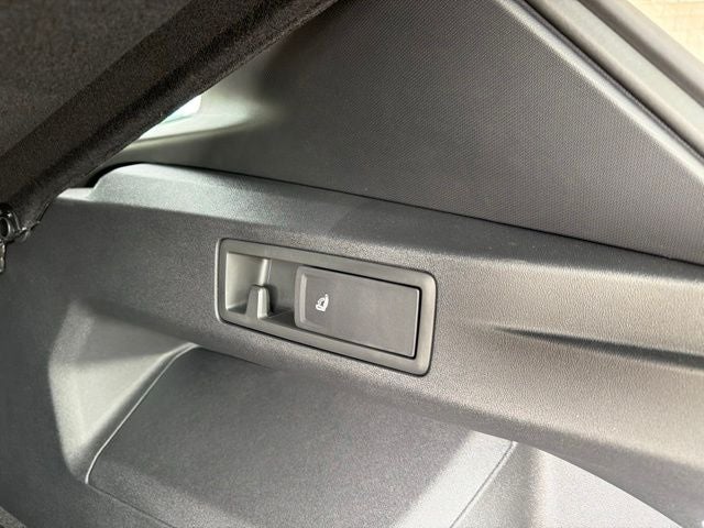 2026 Volkswagen Tiguan 2.0T SEL R-Line