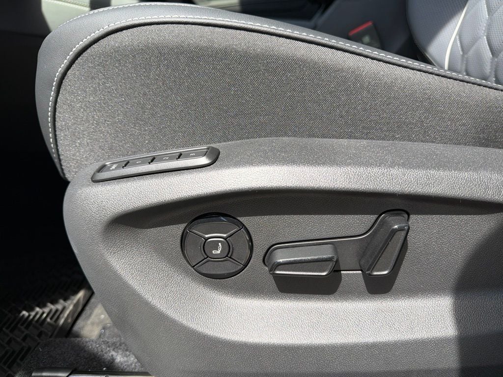 2026 Volkswagen Tiguan 2.0T SEL R-Line