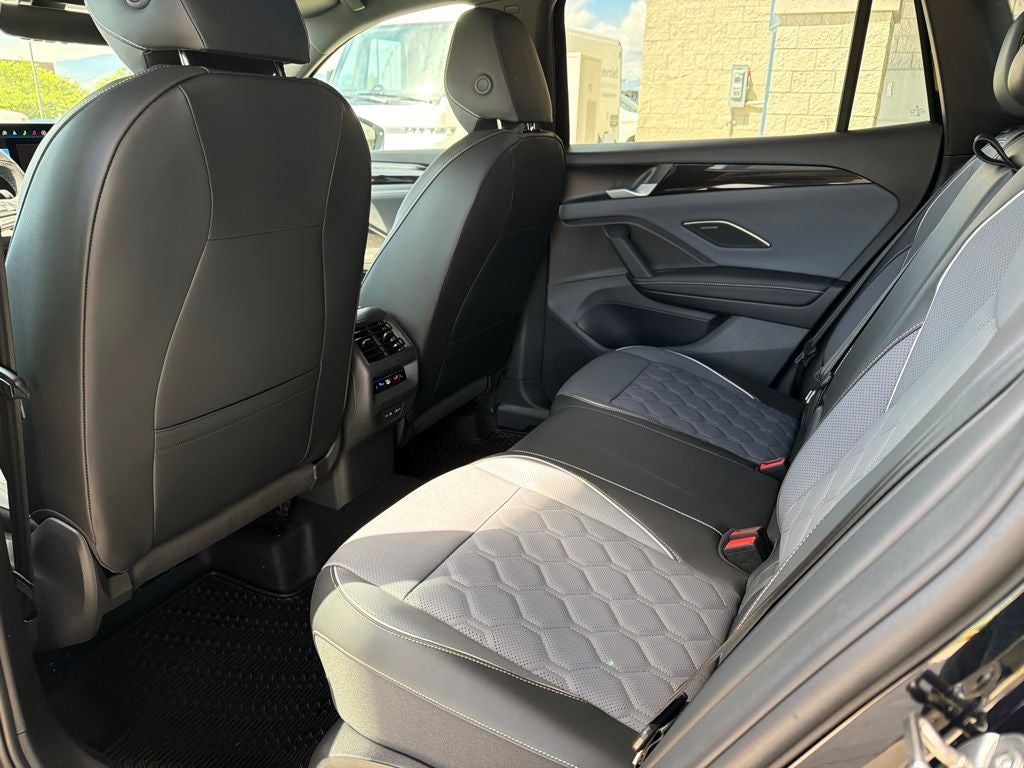 2026 Volkswagen Tiguan 2.0T SEL R-Line