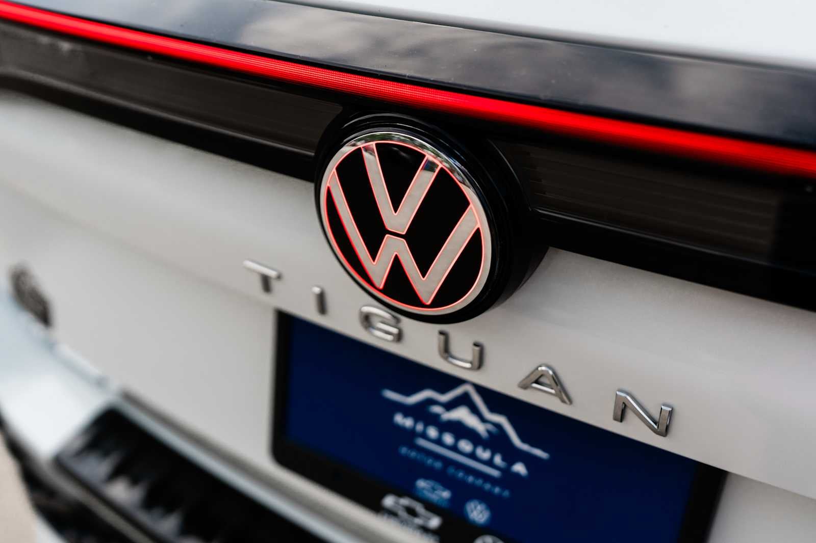 2026 Volkswagen Tiguan 2.0T SEL R-Line Turbo