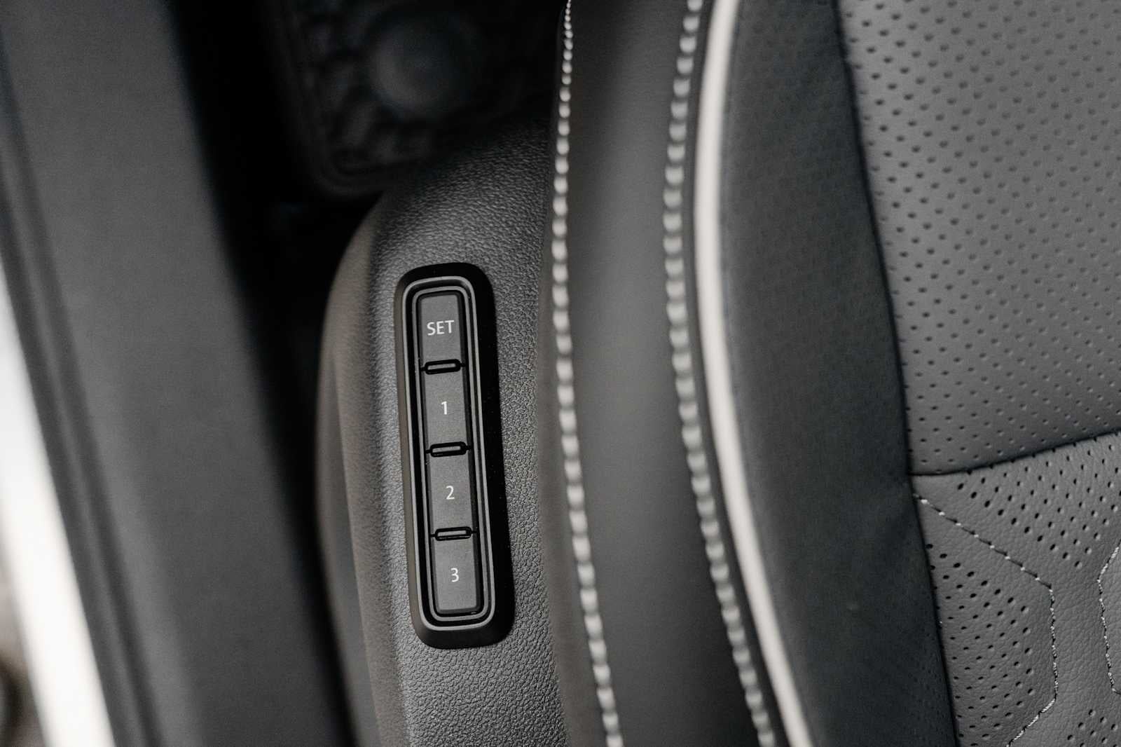 2026 Volkswagen Tiguan 2.0T SEL R-Line Turbo