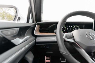 2026 Volkswagen Tiguan 2.0T SEL R-Line Turbo