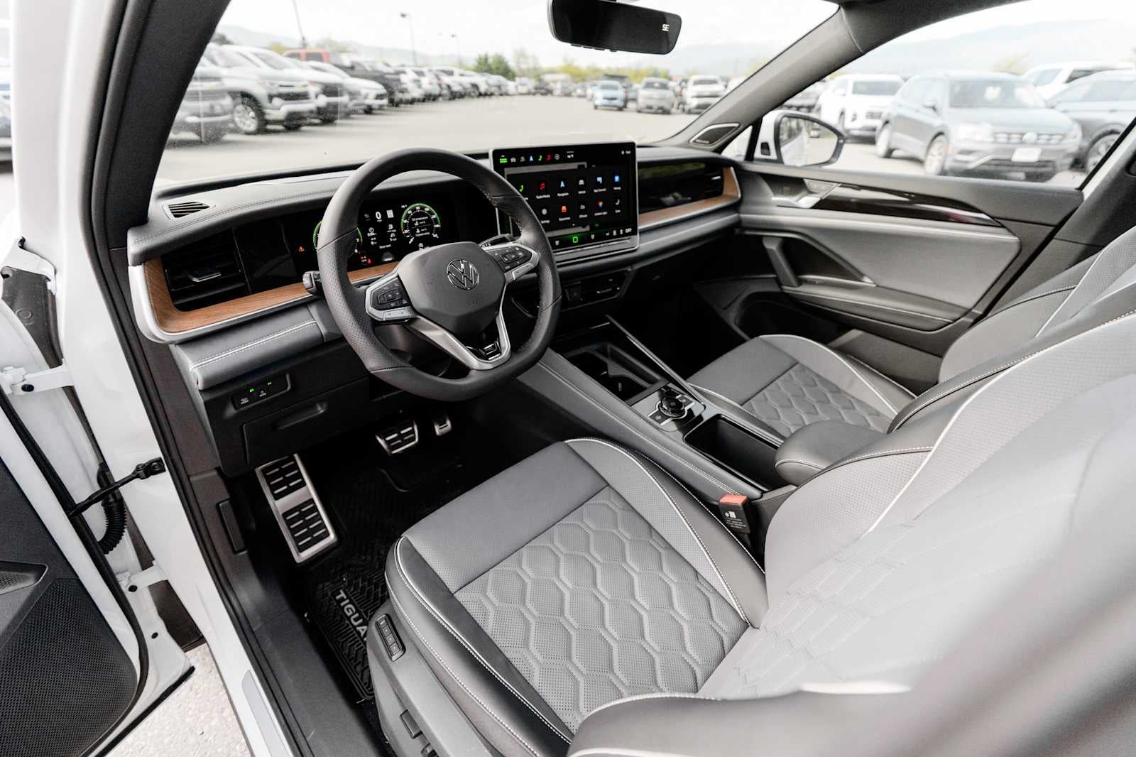2026 Volkswagen Tiguan 2.0T SEL R-Line Turbo