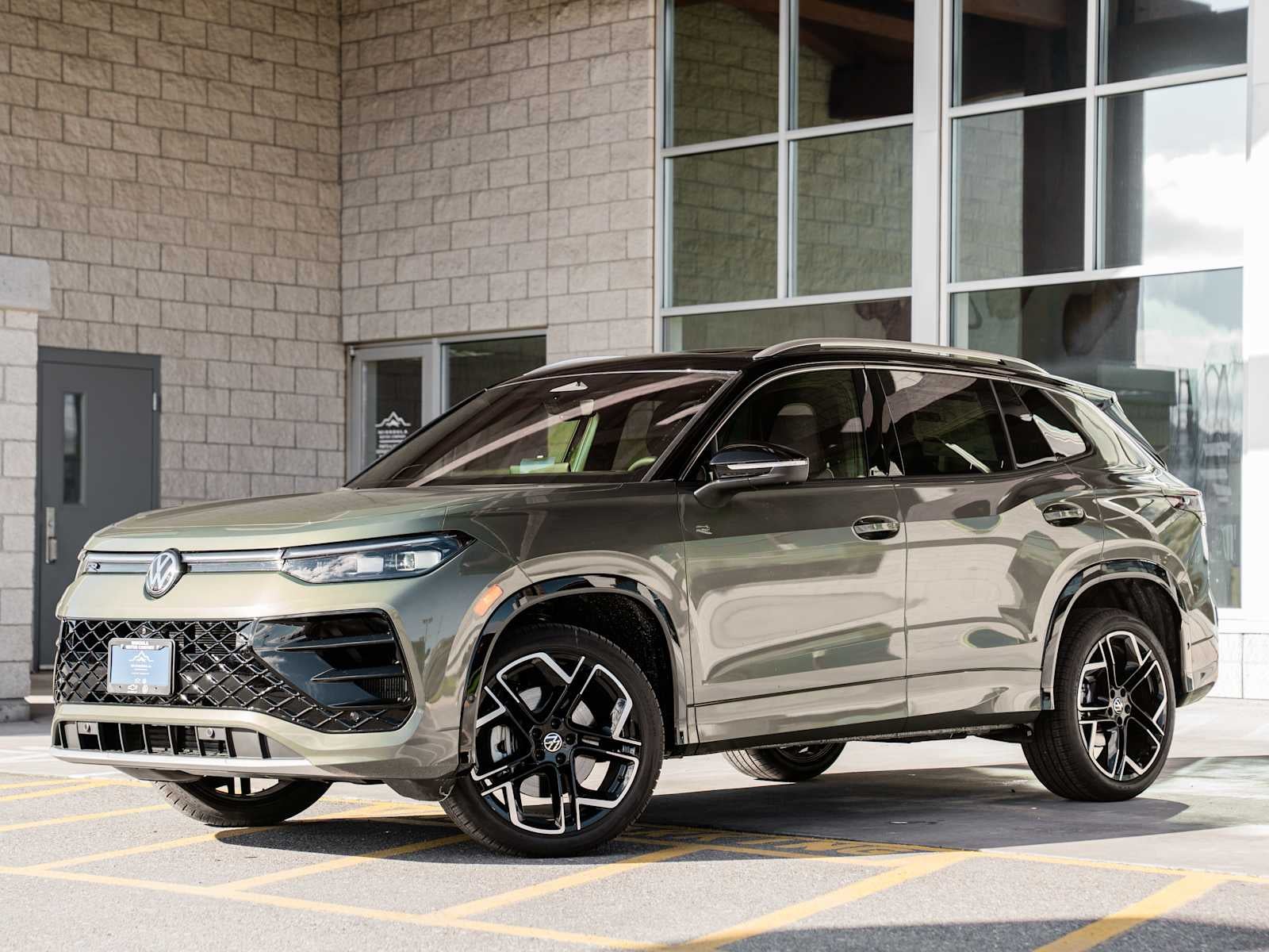 2026 Volkswagen Tiguan SEL R-Line Turbo 4MOTION