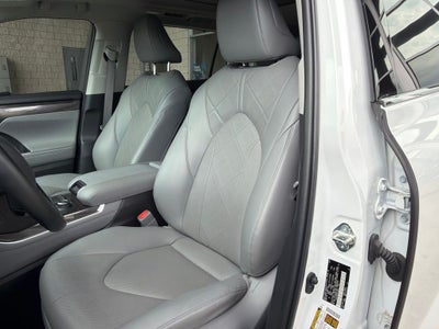 2022 Toyota Highlander Platinum