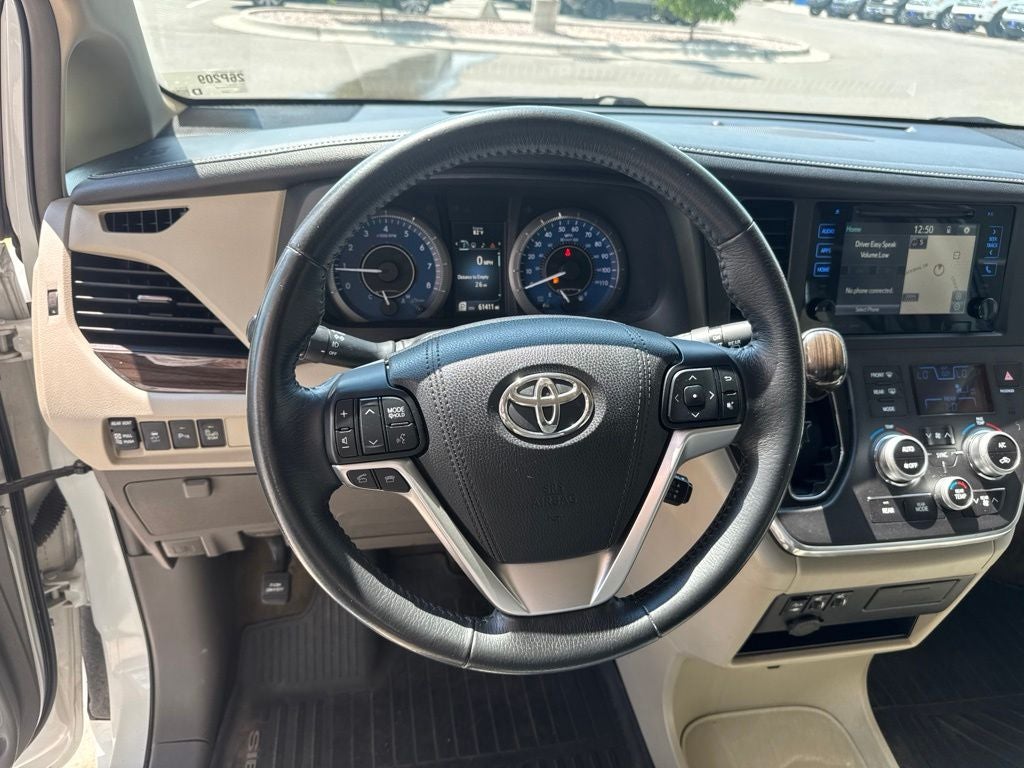2017 Toyota Sienna XLE Auto Access Seat